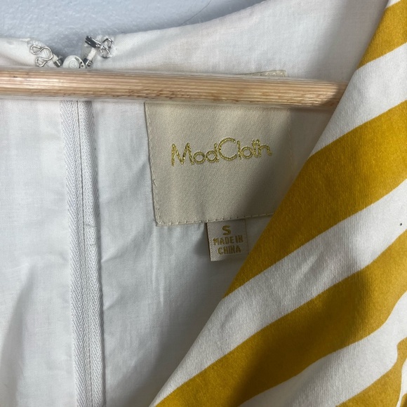 Modcloth Women's S Fit and Flare Striped Dress Full Skirt in Yellow V Neck - Picture 3 of 7